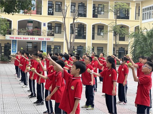 Chuyên đề nhóm Năng khiếu: “Một số phương pháp gây hứng thú cho học sinh trong học tập môn Giáo dục thể chất lớp 6”